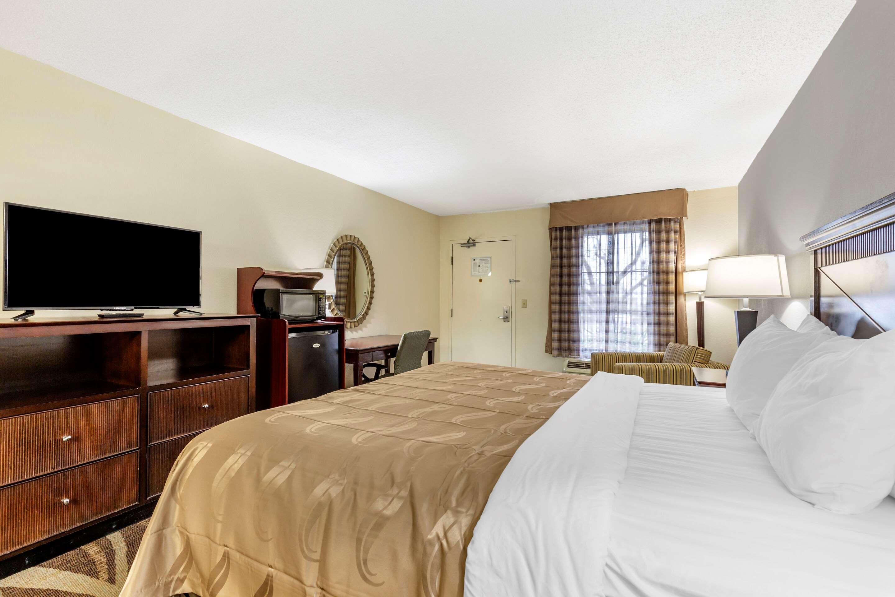 Quality Inn Windsor Mill Kültér fotó