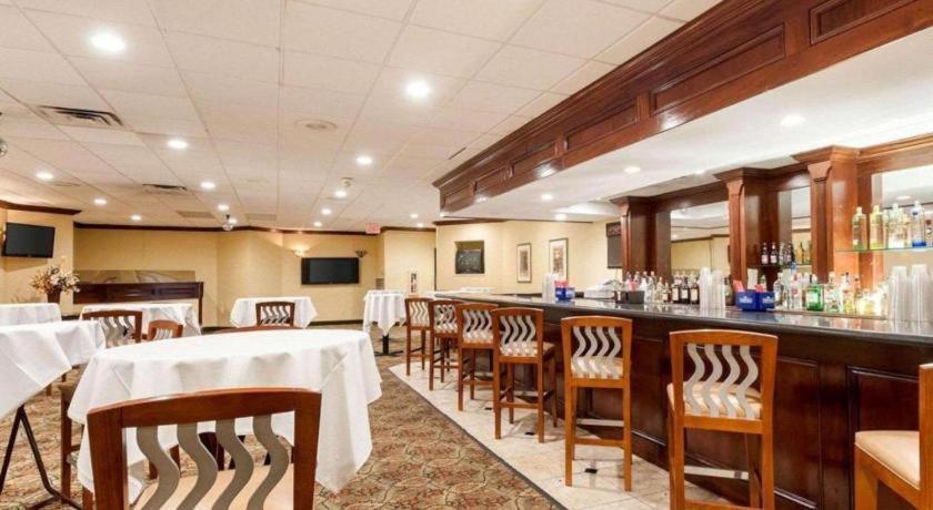 Quality Inn Windsor Mill Kültér fotó