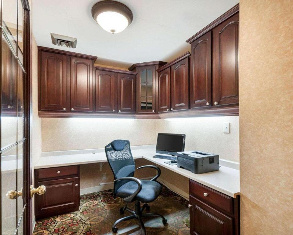 Quality Inn Windsor Mill Kültér fotó