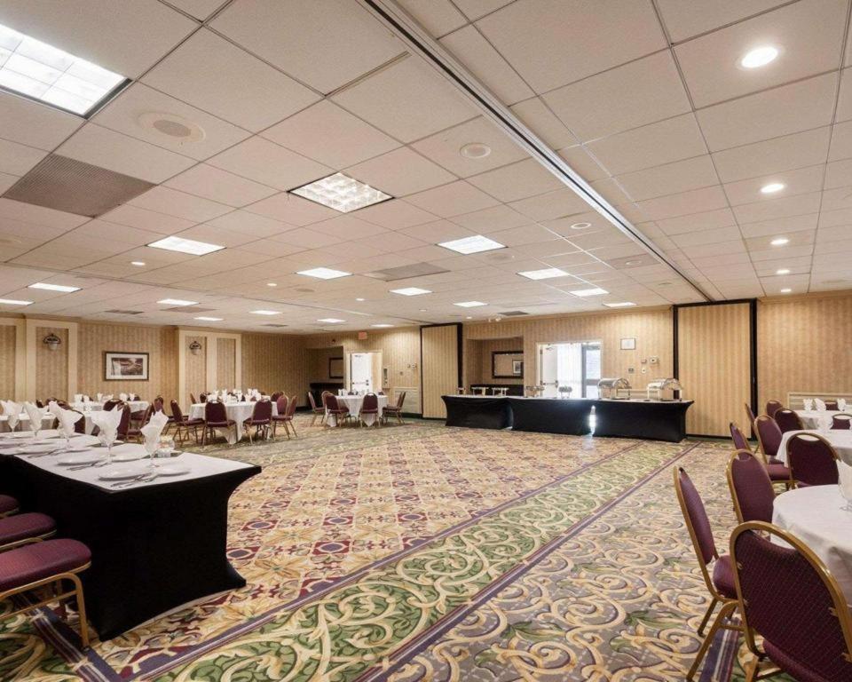 Quality Inn Windsor Mill Kültér fotó