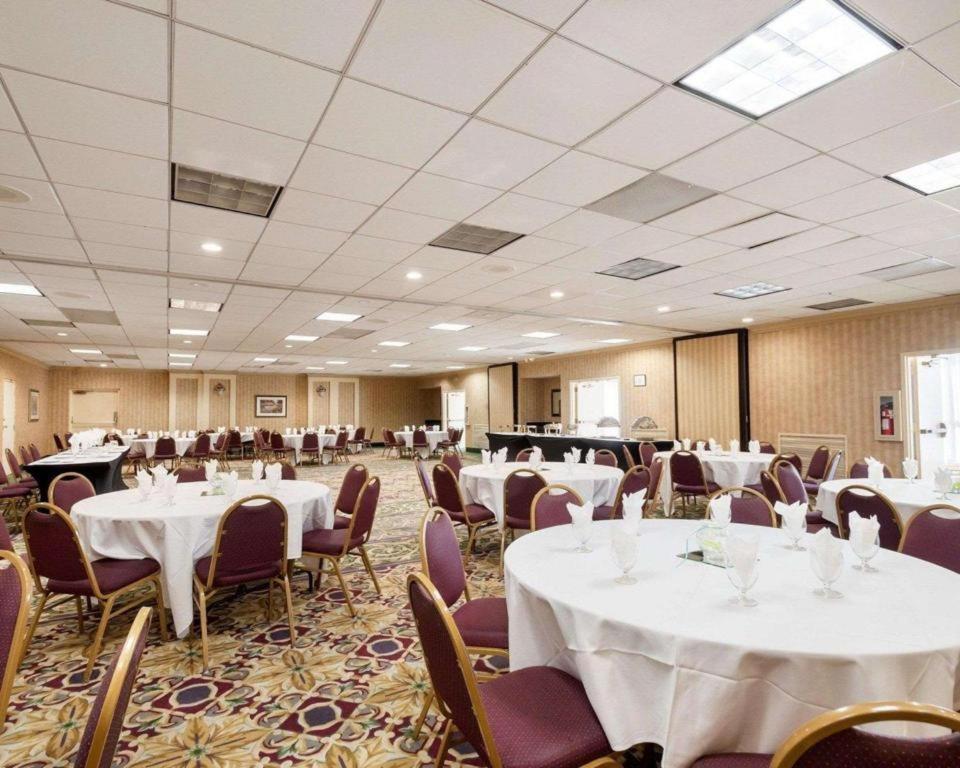 Quality Inn Windsor Mill Kültér fotó