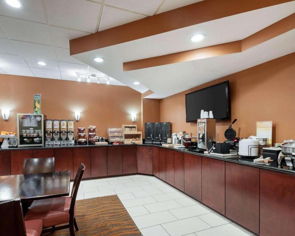 Quality Inn Windsor Mill Kültér fotó