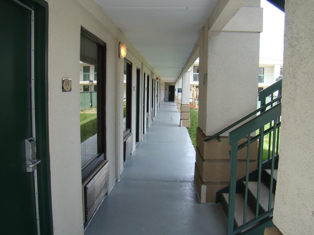 Quality Inn Windsor Mill Kültér fotó