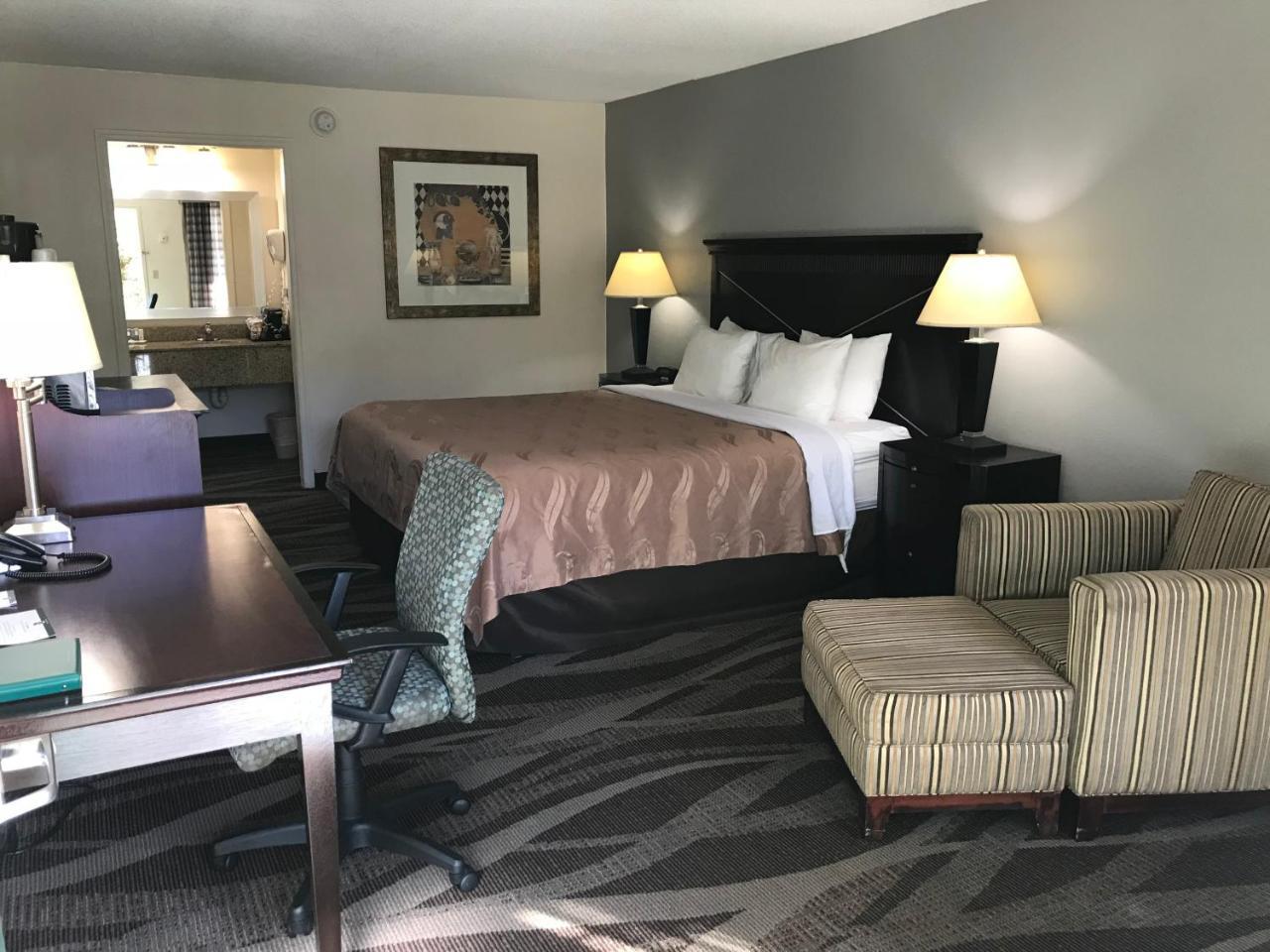 Quality Inn Windsor Mill Kültér fotó