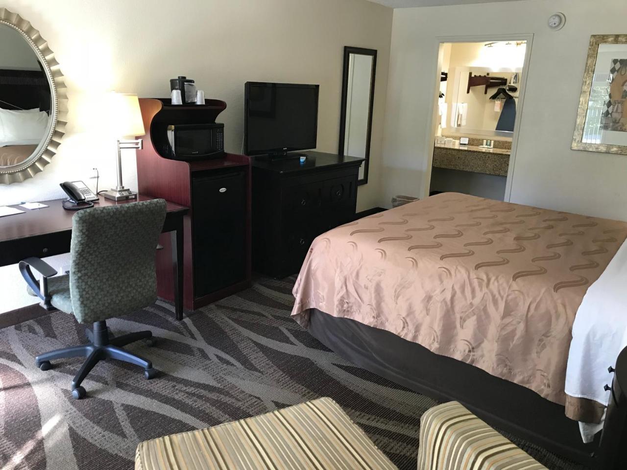 Quality Inn Windsor Mill Kültér fotó